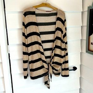 Gold & Black Silvergate cardigan that ties in front